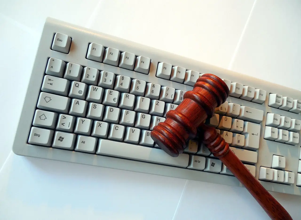 Cómo cumplir la ley de protección de datos con tu control horario (sin volverte loco con el RGPD)